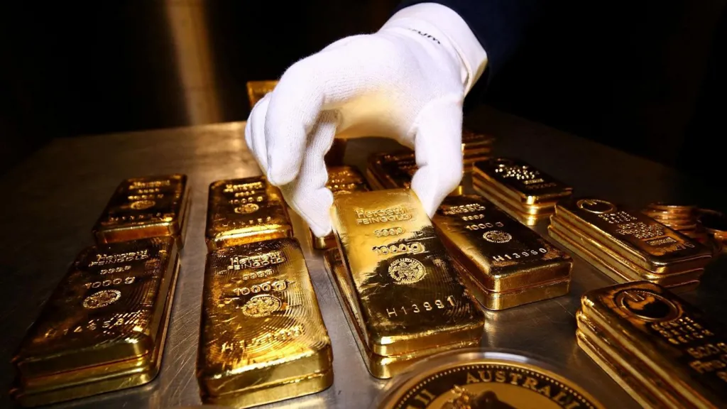Gold's Geopolitical Crossroads: Why $5,800 Remains in Sight Despite Dollar Strength